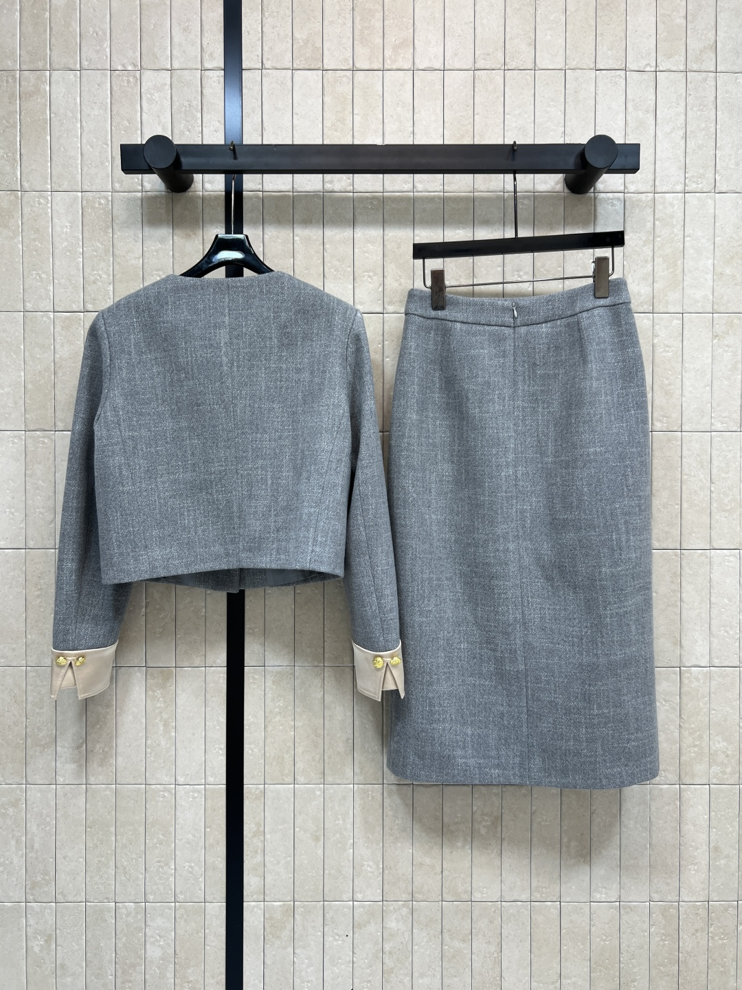 CE家 25秋冬新款 气质短款小西装+斜扣开叉半裙 一套上身超级显瘦气质 定制西装面料 自带复古的时髦范