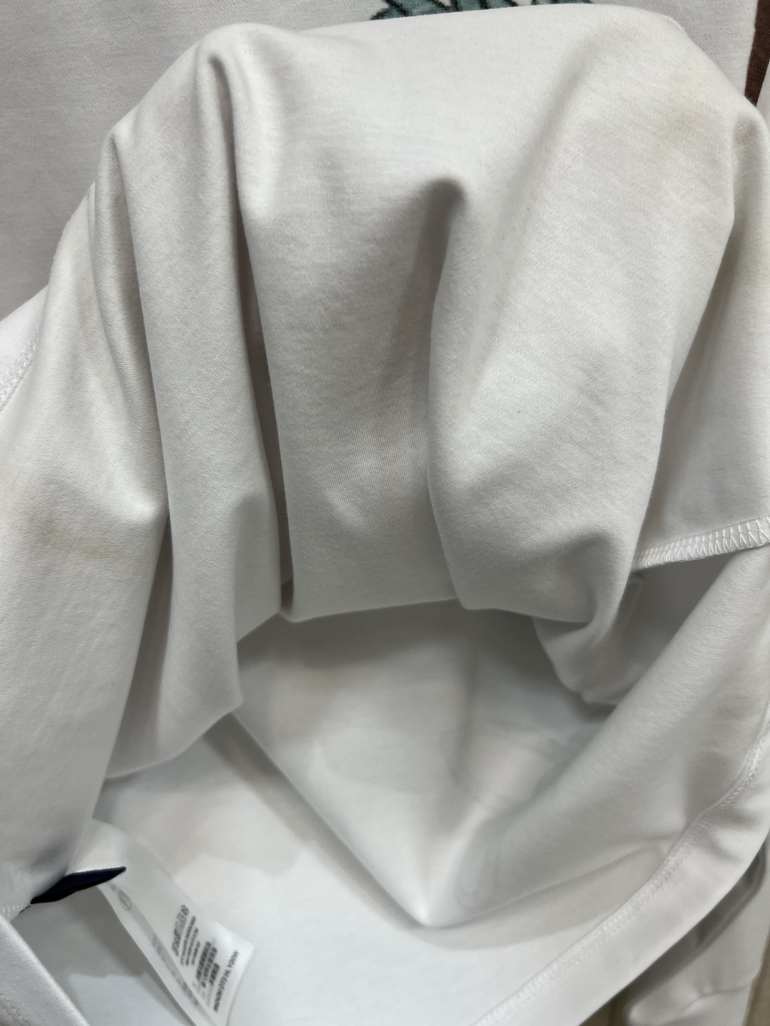 L家 25秋冬新款 包包链条印花长袖T恤 棉质面料柔软舒适 胸前经典Monogram老花包包链条印花元素