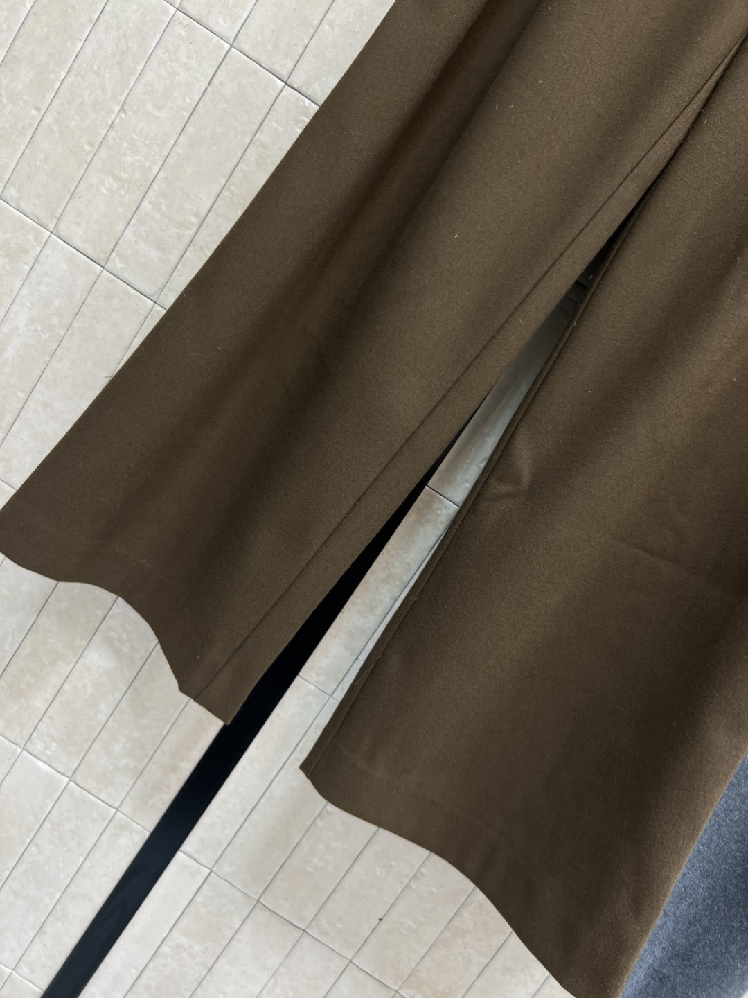 小香家 25秋冬新款 丝巾装饰高腰阔腿裤 搭配logo丝巾装饰 复古又时髦！面料垂感好 宽松直筒版型 显