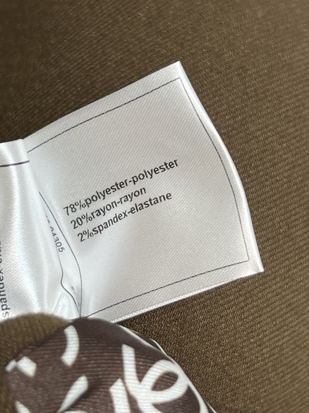 小香家 25秋冬新款 丝巾装饰高腰阔腿裤 搭配logo丝巾装饰 复古又时髦！面料垂感好 宽松直筒版型 显