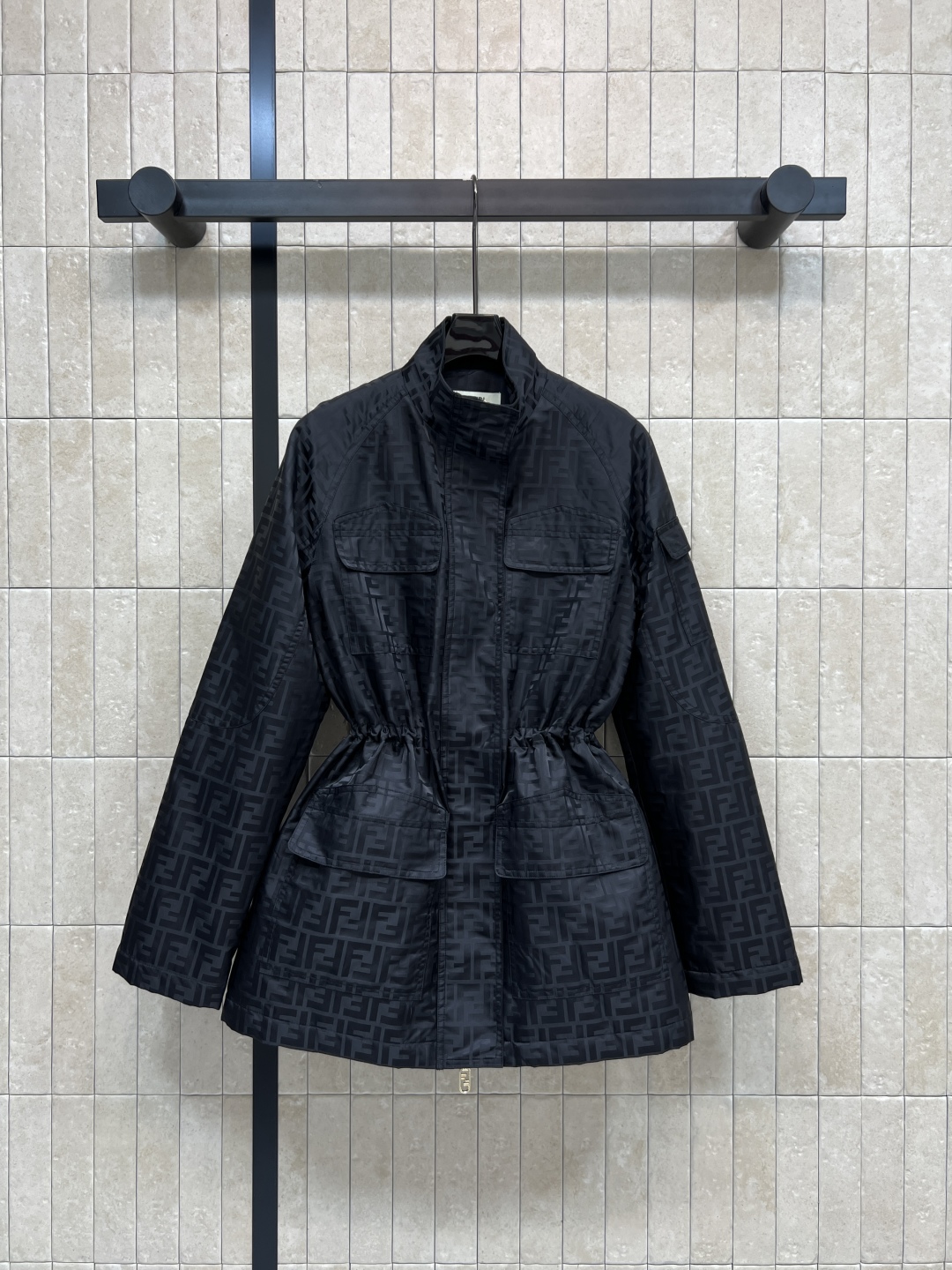 FD家 25秋冬新款 FF提花立领风衣夹克外套 经典FF老花图案 品牌辨识度超高 高品质面料 兼具挺括与