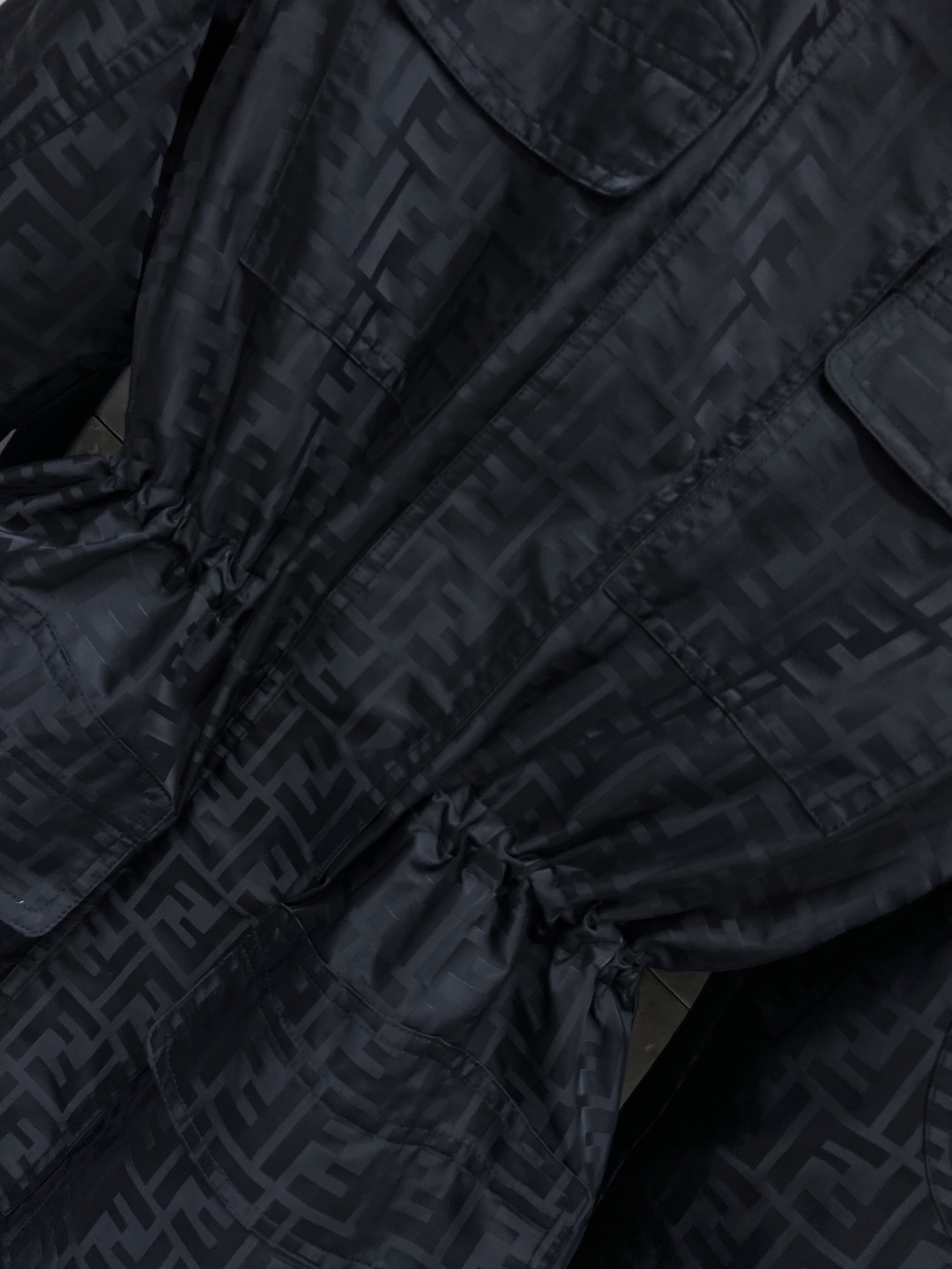 FD家 25秋冬新款 FF提花立领风衣夹克外套 经典FF老花图案 品牌辨识度超高 高品质面料 兼具挺括与