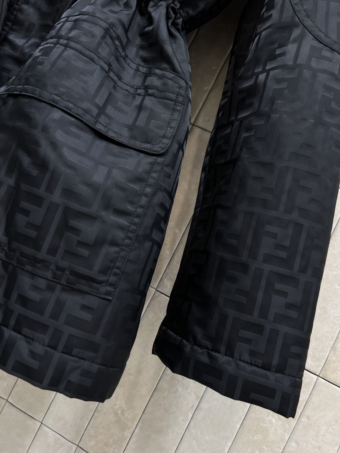 FD家 25秋冬新款 FF提花立领风衣夹克外套 经典FF老花图案 品牌辨识度超高 高品质面料 兼具挺括与