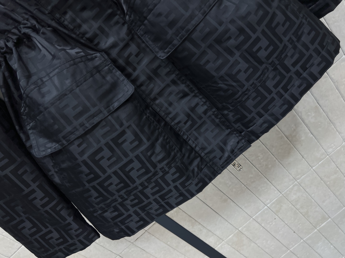 FD家 25秋冬新款 FF提花立领风衣夹克外套 经典FF老花图案 品牌辨识度超高 高品质面料 兼具挺括与