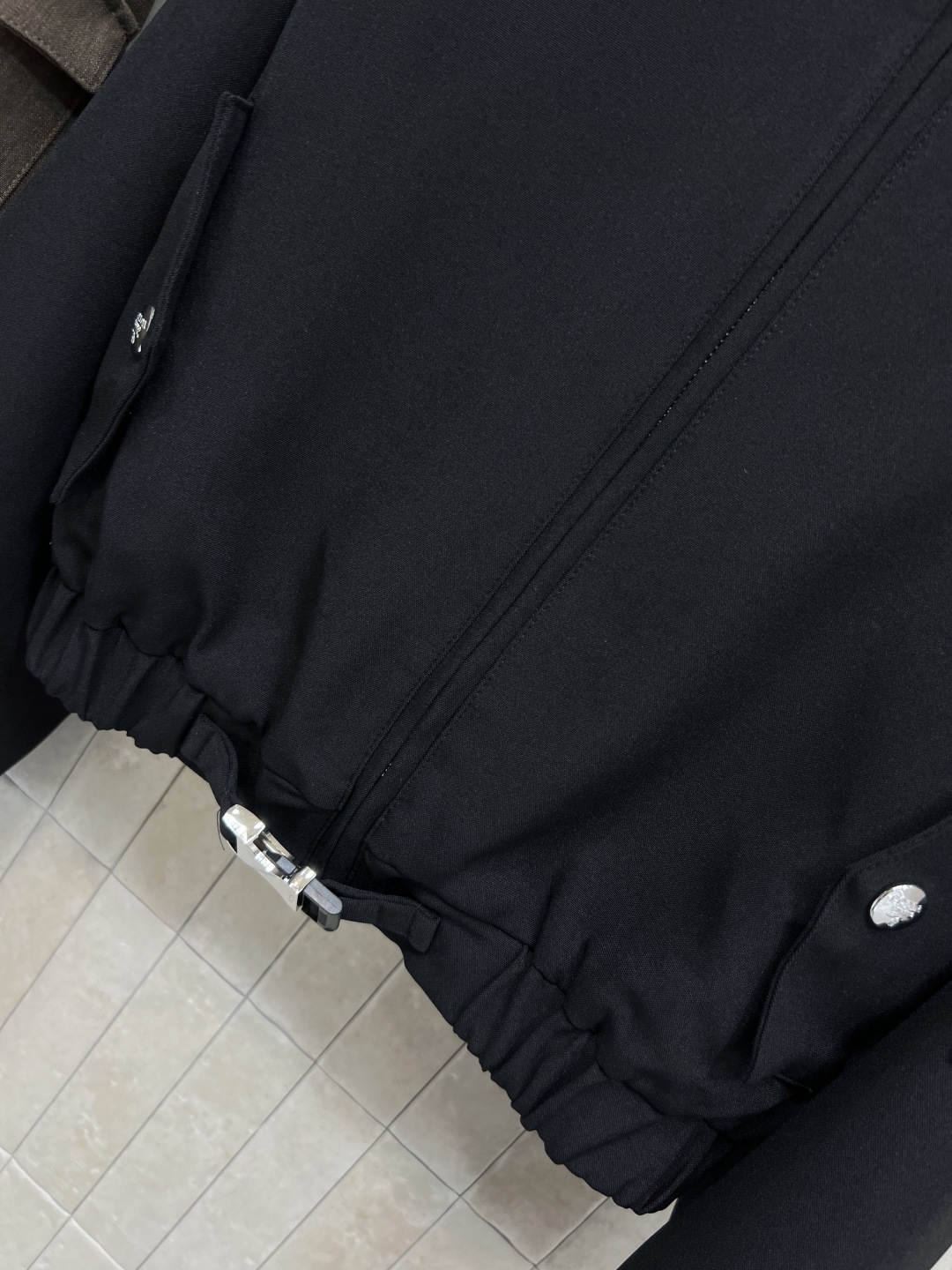 PD家 25秋冬新款 三角标工装夹克 采用高品质棉质面料 短款设计+立领拉链 实用又有型！胸前和袖口工装