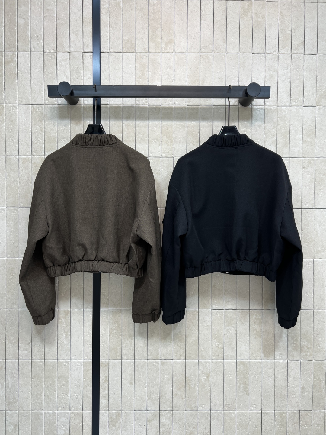 PD家 25秋冬新款 三角标工装夹克 采用高品质棉质面料 短款设计+立领拉链 实用又有型！胸前和袖口工装