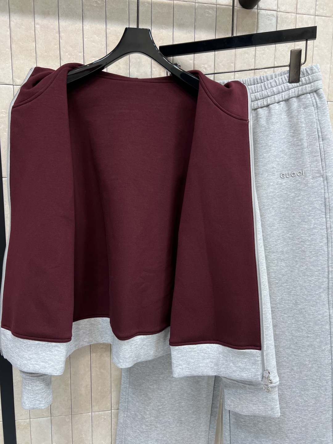 C家 25秋冬新款 连帽拉链卫衣外套+高腰阔腿裤 休闲套装 简约设计 棉质面料亲肤柔软 抗起球抗掉色 男