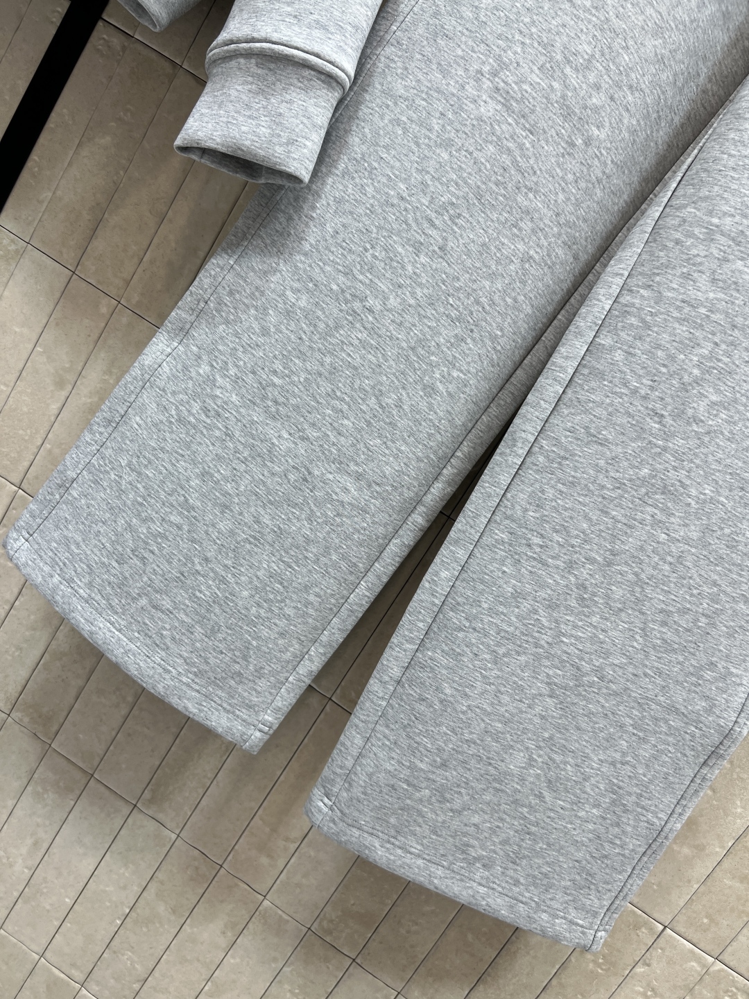 C家 25秋冬新款 连帽拉链卫衣外套+高腰阔腿裤 休闲套装 简约设计 棉质面料亲肤柔软 抗起球抗掉色 男