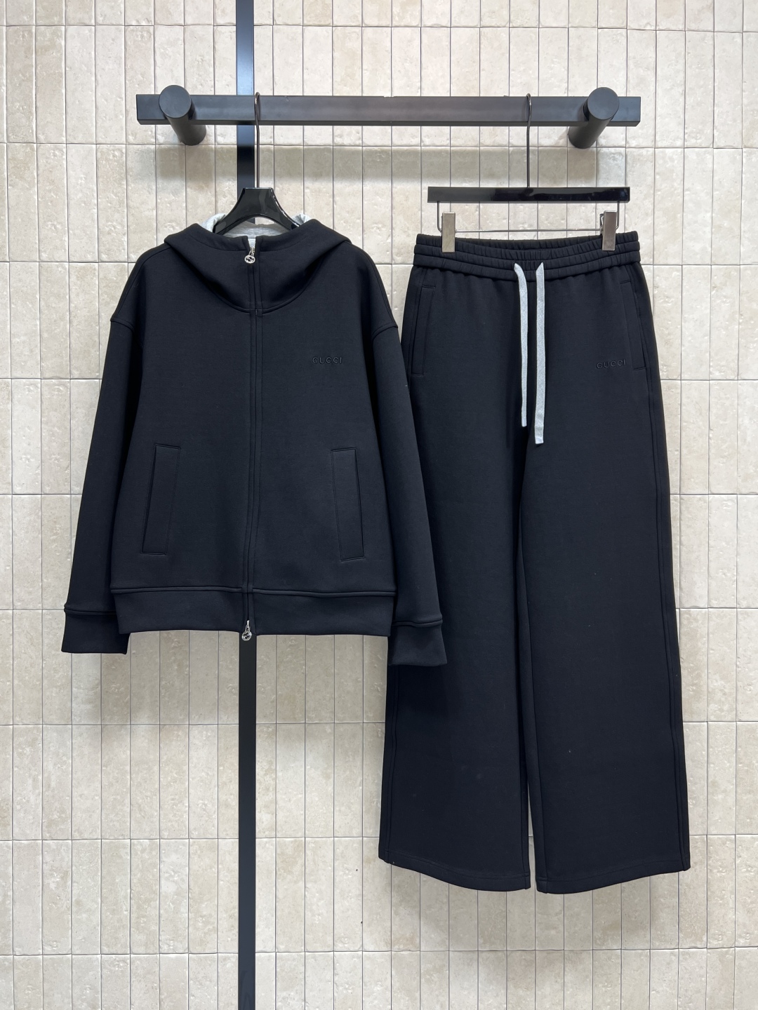 C家 25秋冬新款 连帽拉链卫衣外套+高腰阔腿裤 休闲套装 简约设计 棉质面料亲肤柔软 抗起球抗掉色 男