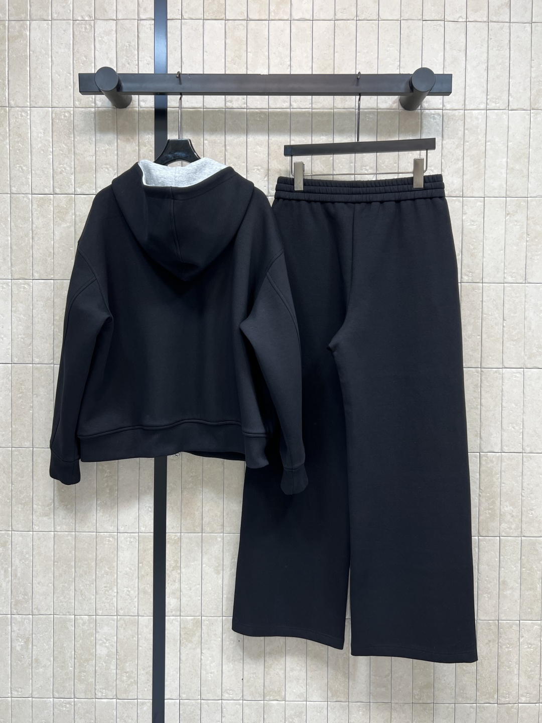 C家 25秋冬新款 连帽拉链卫衣外套+高腰阔腿裤 休闲套装 简约设计 棉质面料亲肤柔软 抗起球抗掉色 男