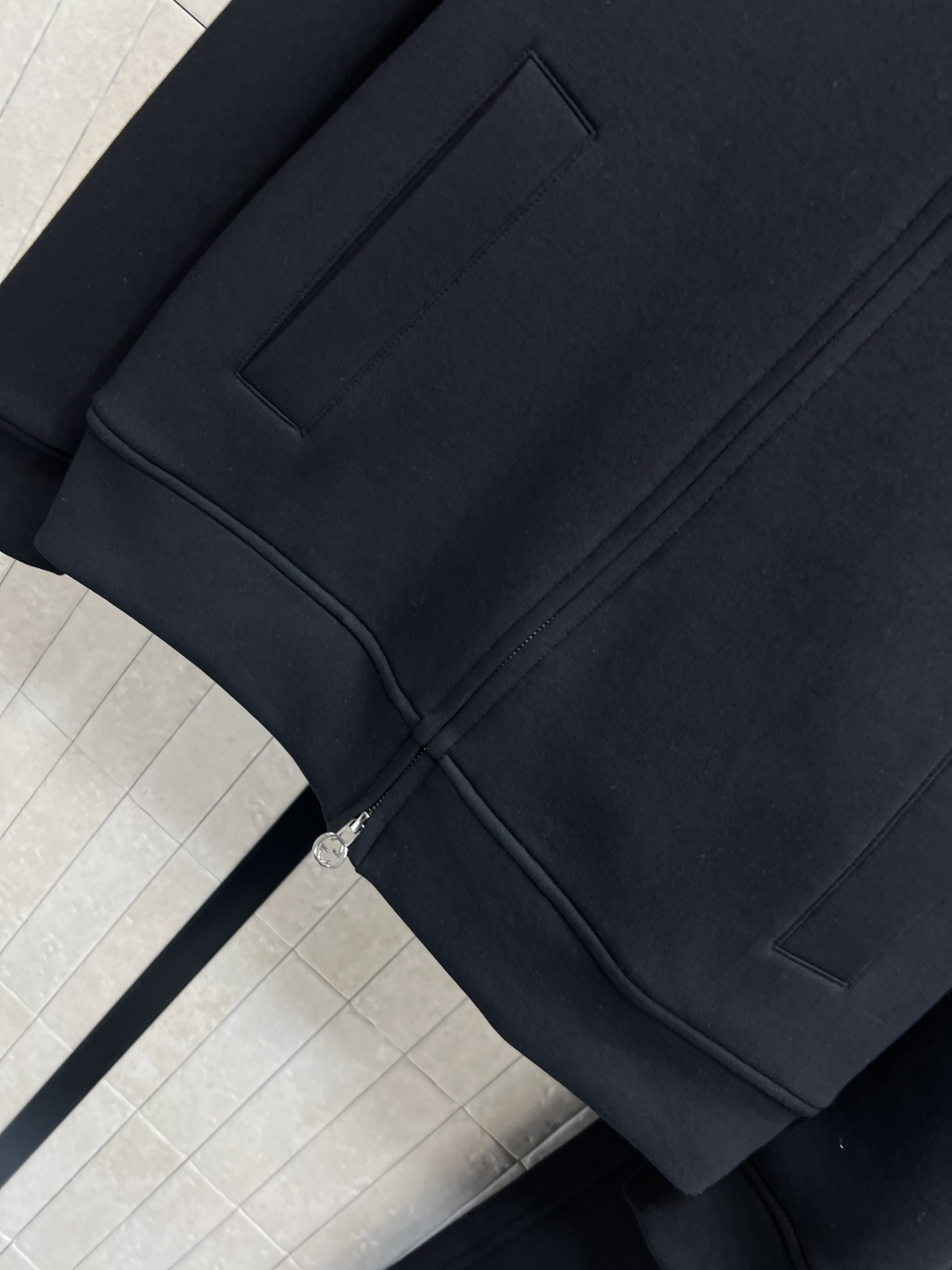 C家 25秋冬新款 连帽拉链卫衣外套+高腰阔腿裤 休闲套装 简约设计 棉质面料亲肤柔软 抗起球抗掉色 男