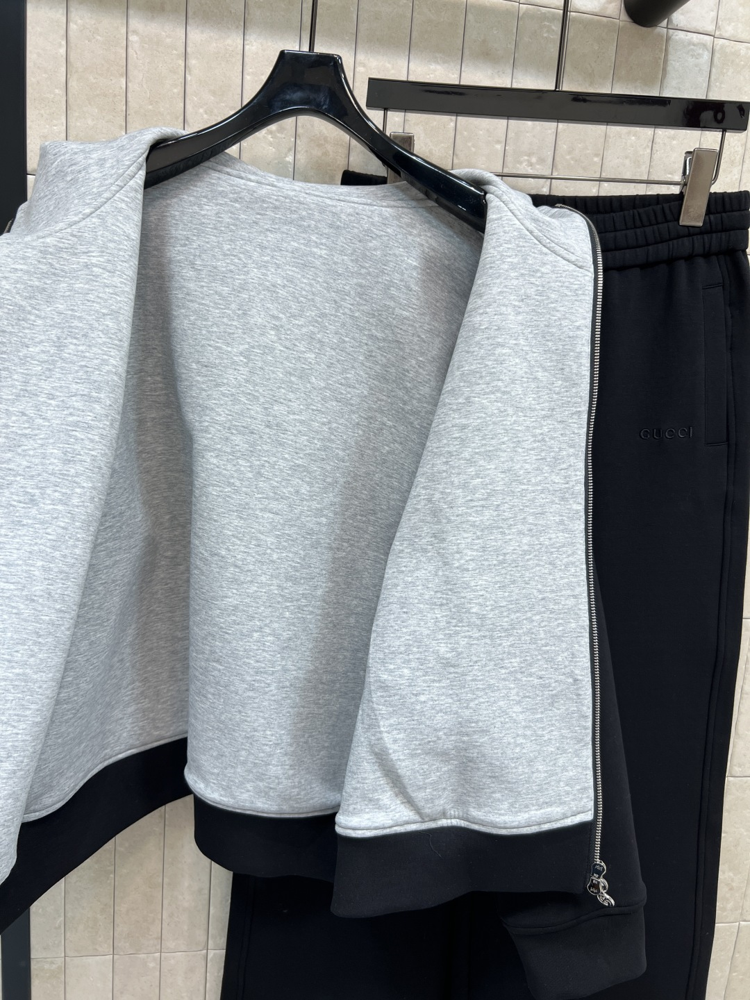 C家 25秋冬新款 连帽拉链卫衣外套+高腰阔腿裤 休闲套装 简约设计 棉质面料亲肤柔软 抗起球抗掉色 男