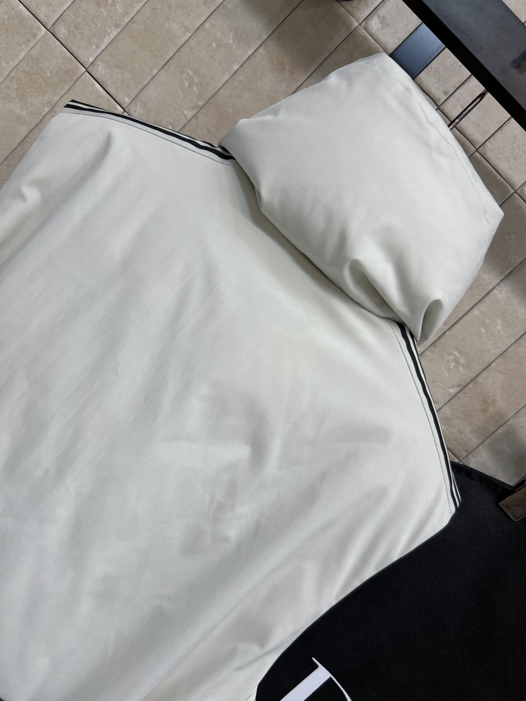 D家 25秋冬新款 滑雪限定 立领logo条纹印花马甲 两侧条纹logo印花点缀 超有辦识度 腰间科技腰