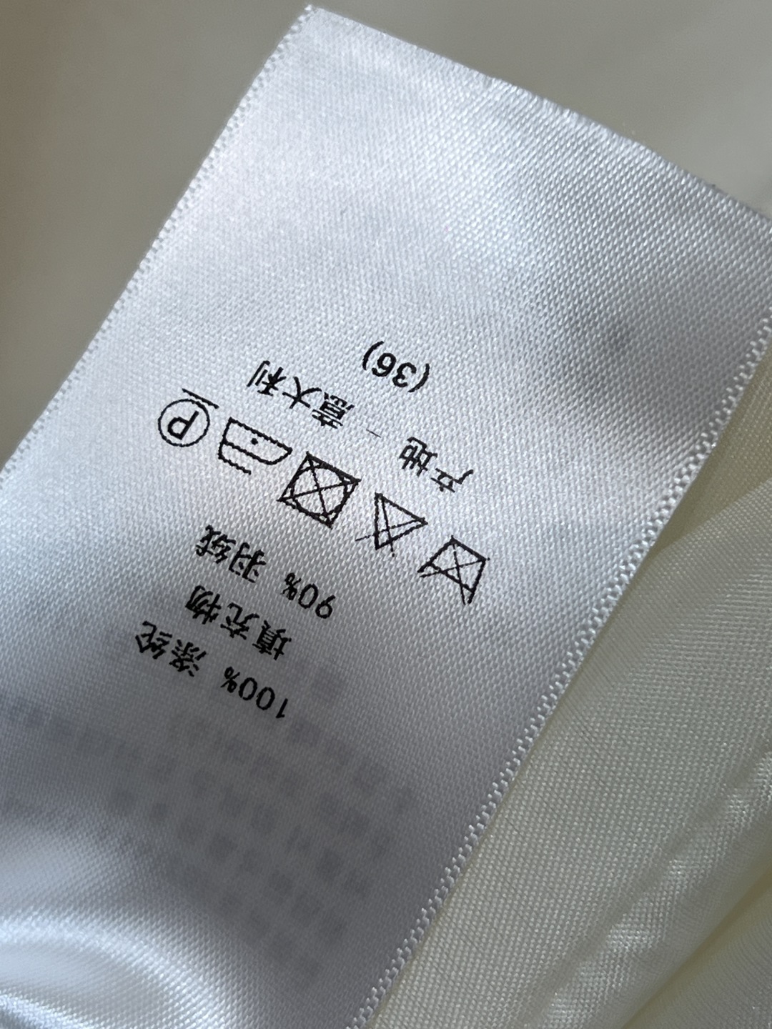 D家 25秋冬新款 金色五角星⭐️立领羽绒马甲 前面金色条纹点缀 后背金色五角星⭐️logo图案 冬日氛