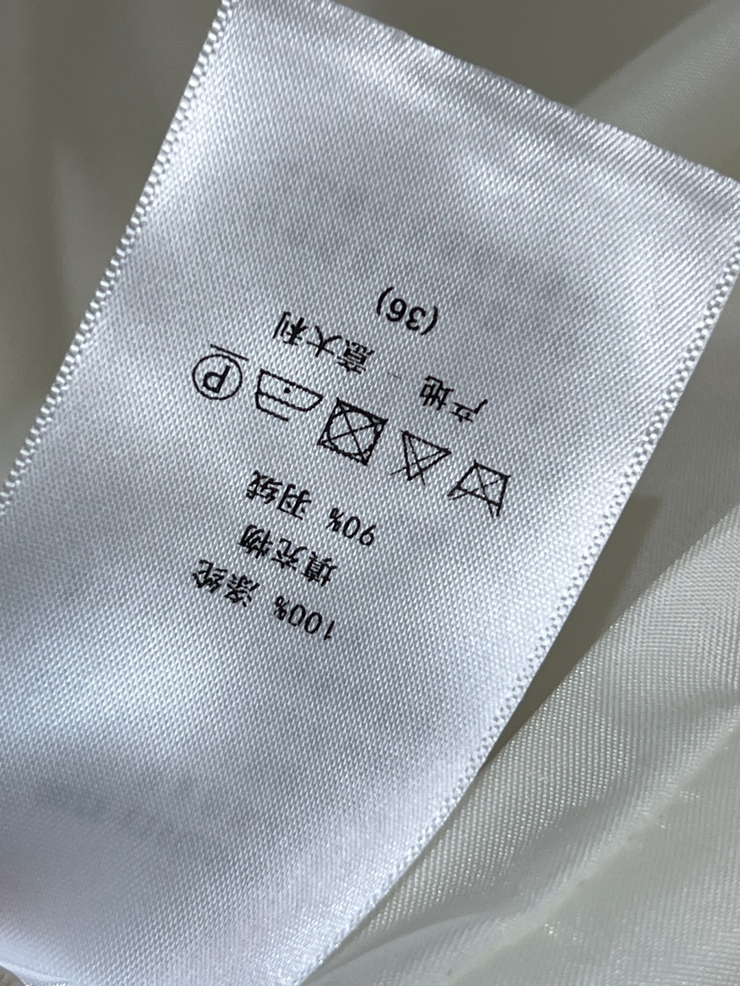 D家 25秋冬新款 金色五角星⭐️连帽立领羽绒服 前面金色条纹点缀 后背金色五角星⭐️logo图案 超有