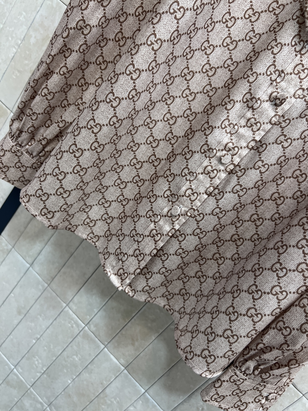 G家 25秋冬新款 GG印花系带衬衫 经典双G图案+飘带蝴蝶结 优雅又有辨识度 轻薄面料 柔软垂坠 初秋