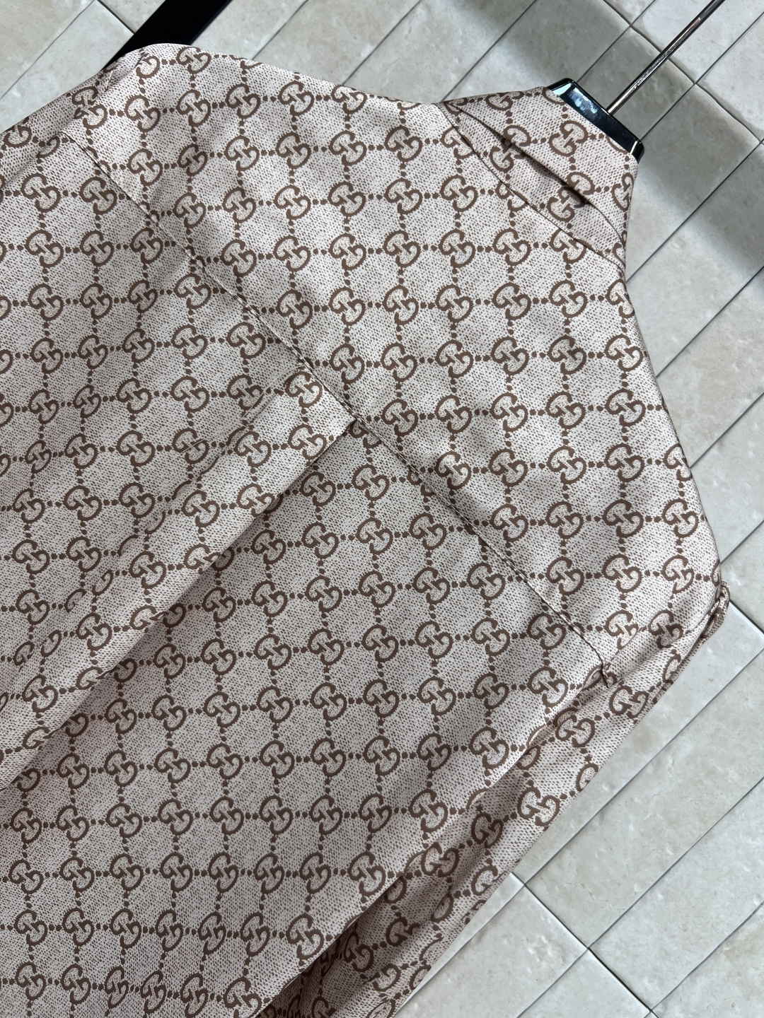 G家 25秋冬新款 GG印花系带衬衫 经典双G图案+飘带蝴蝶结 优雅又有辨识度 轻薄面料 柔软垂坠 初秋