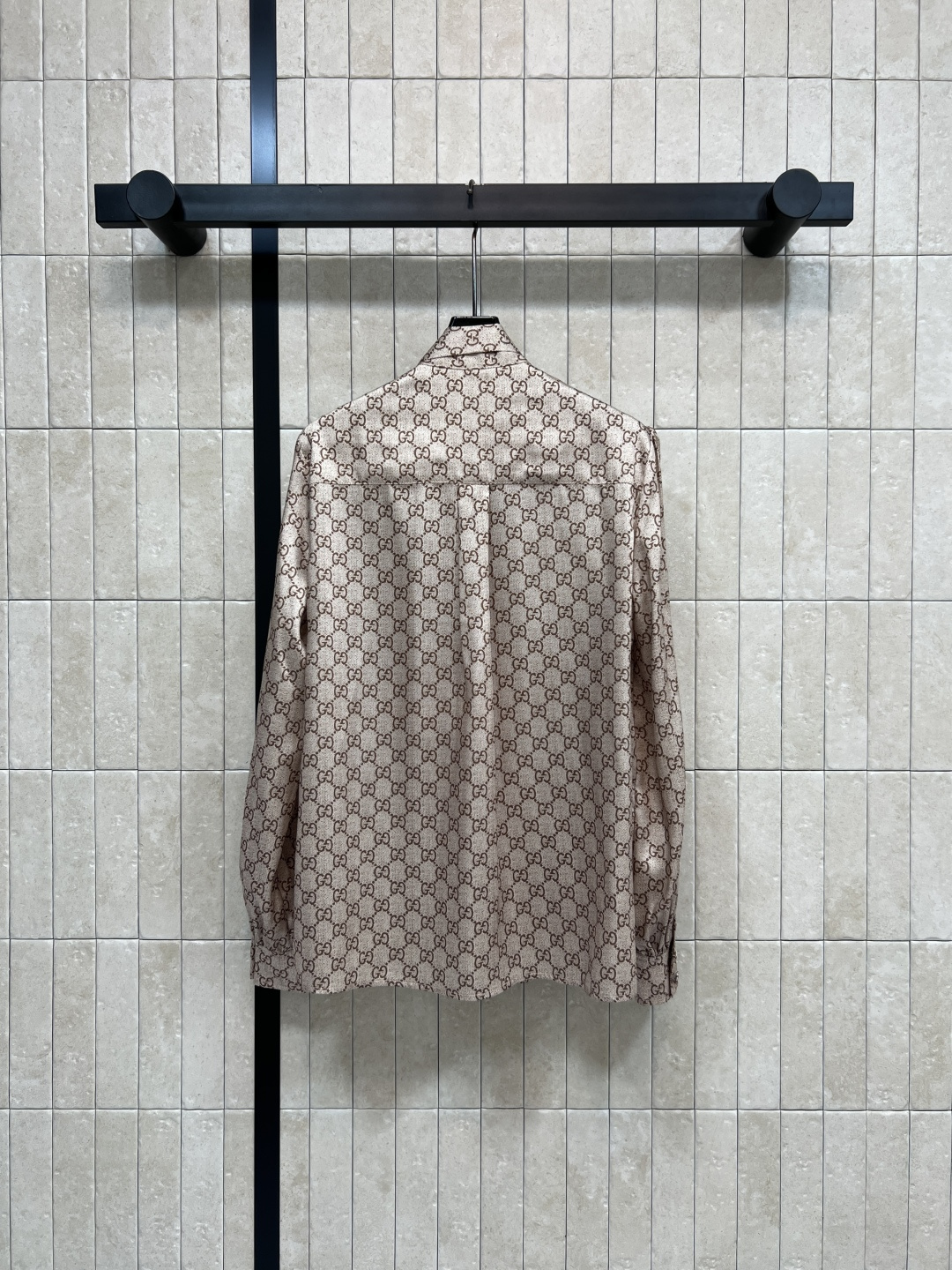 G家 25秋冬新款 GG印花系带衬衫 经典双G图案+飘带蝴蝶结 优雅又有辨识度 轻薄面料 柔软垂坠 初秋