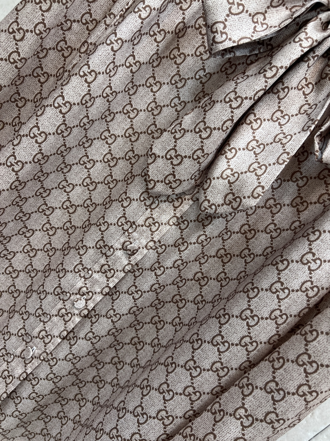 G家 25秋冬新款 GG印花系带衬衫 经典双G图案+飘带蝴蝶结 优雅又有辨识度 轻薄面料 柔软垂坠 初秋