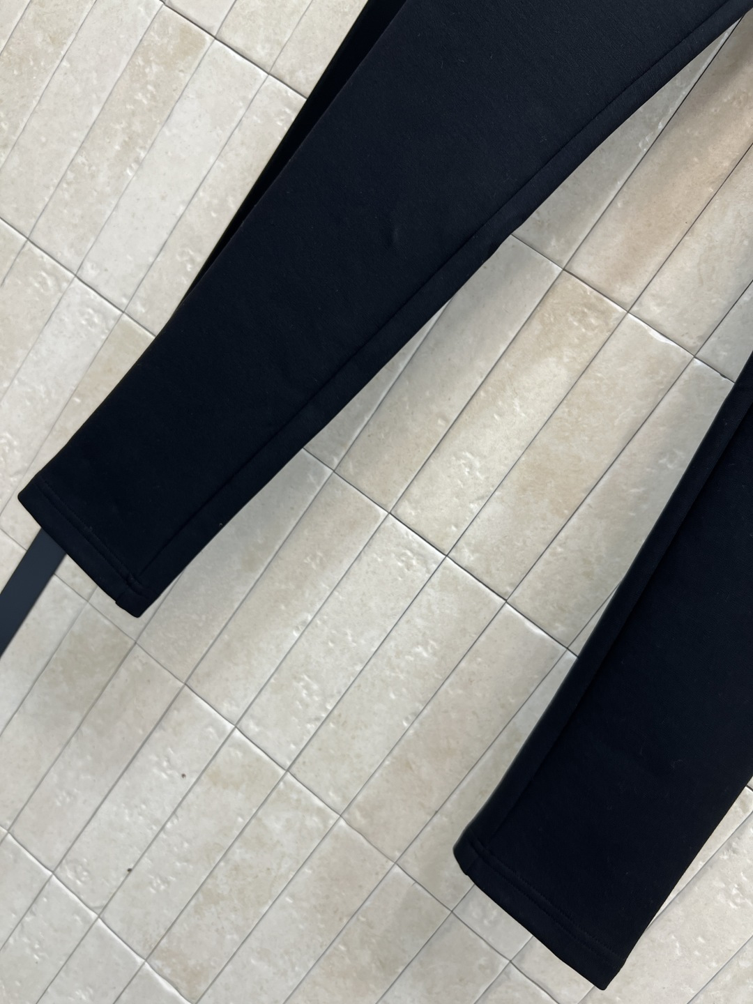 PD家 25秋冬新款 松紧腰字母logo织带打底裤 织带拼接黑色打底裤 日常显瘦百搭单品 松紧腰身设计 