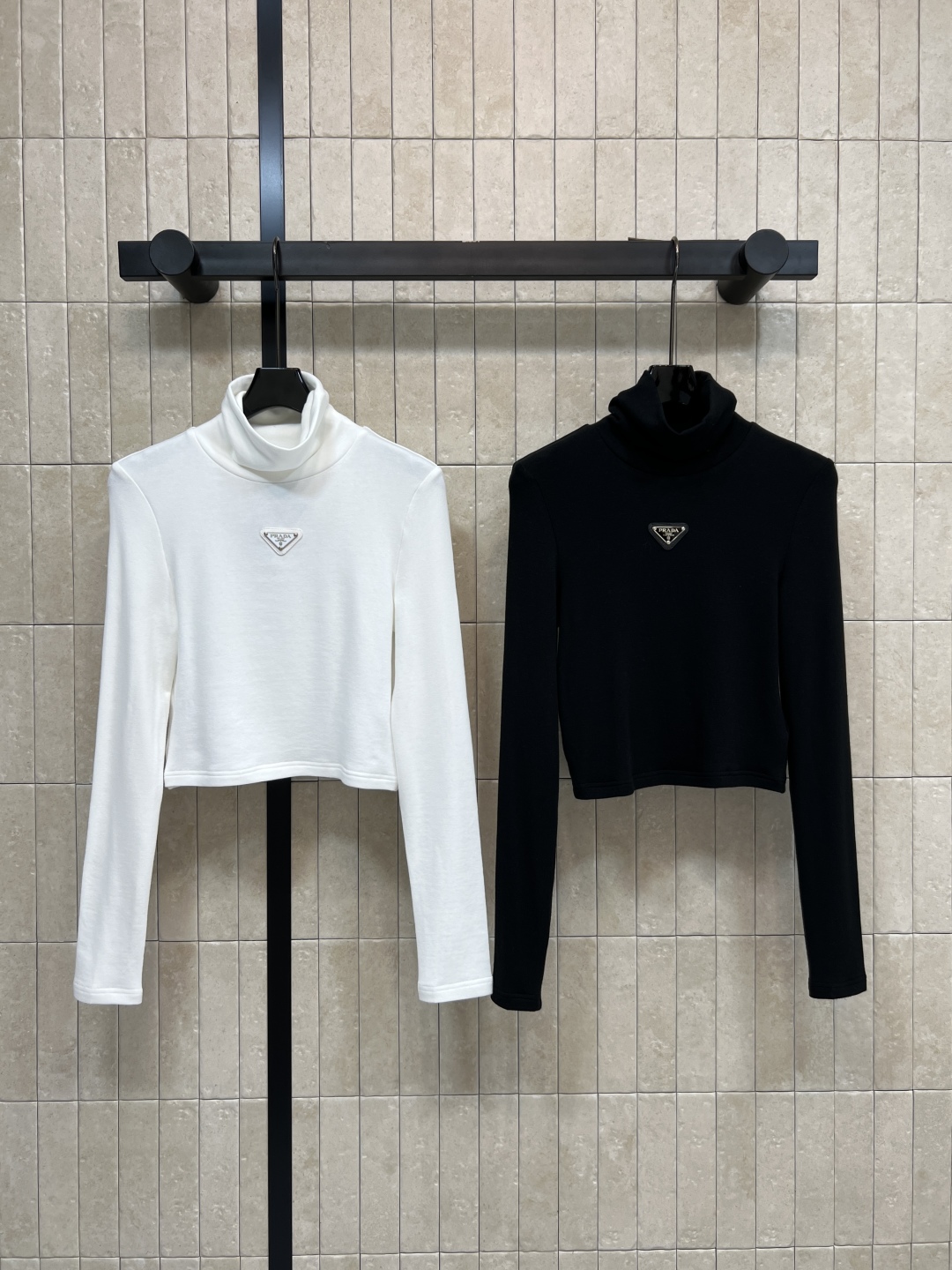 PD家 25秋冬新款 三角标高领短款打底衫 很亲肤柔软 弹力很大 高领版系外搭大衣轻松拿捏韩系女主氛围 