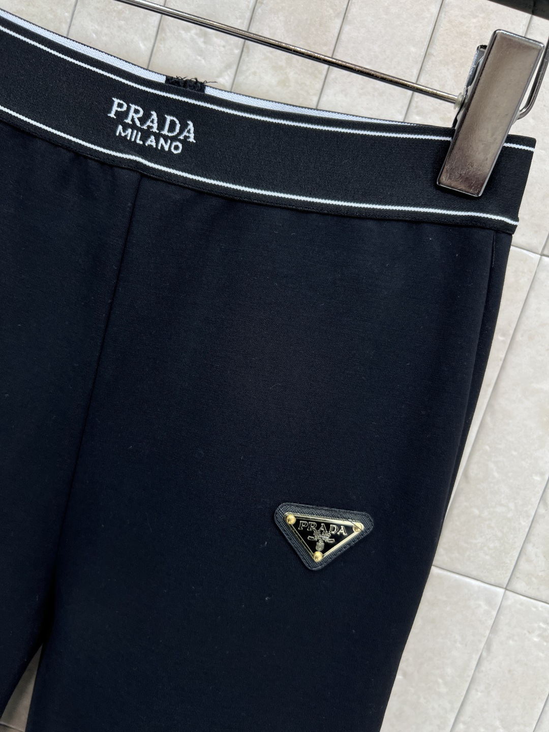 PD家 25秋冬新款 松紧腰字母logo织带打底裤 织带拼接黑色打底裤 日常显瘦百搭单品 松紧腰身设计 