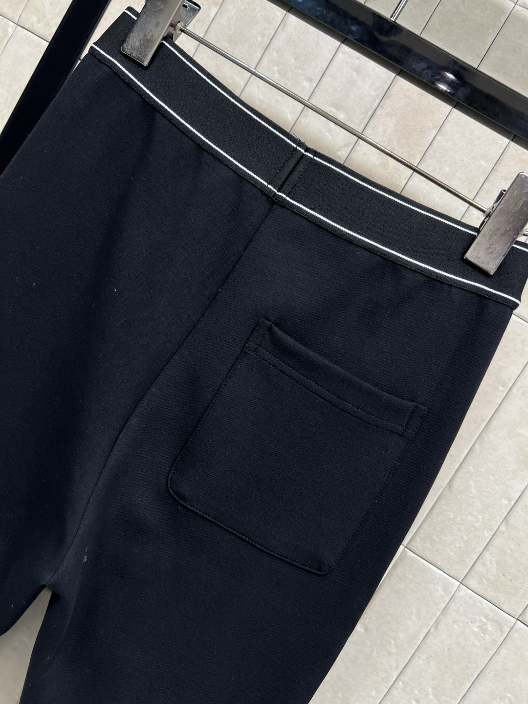 PD家 25秋冬新款 松紧腰字母logo织带打底裤 织带拼接黑色打底裤 日常显瘦百搭单品 松紧腰身设计 