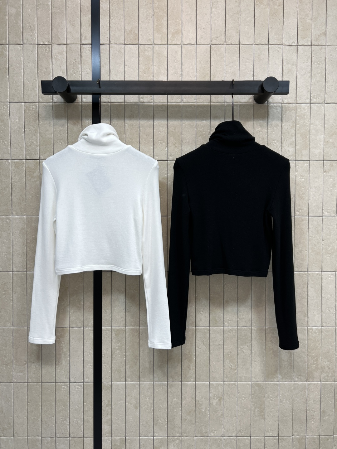 PD家 25秋冬新款 三角标高领短款打底衫 很亲肤柔软 弹力很大 高领版系外搭大衣轻松拿捏韩系女主氛围 