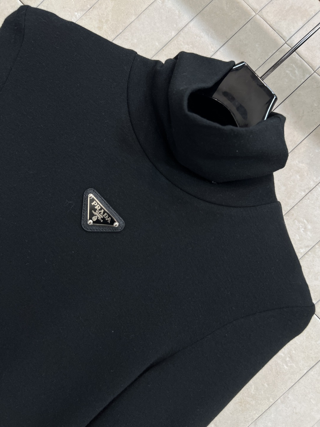 PD家 25秋冬新款 三角标高领短款打底衫 很亲肤柔软 弹力很大 高领版系外搭大衣轻松拿捏韩系女主氛围 