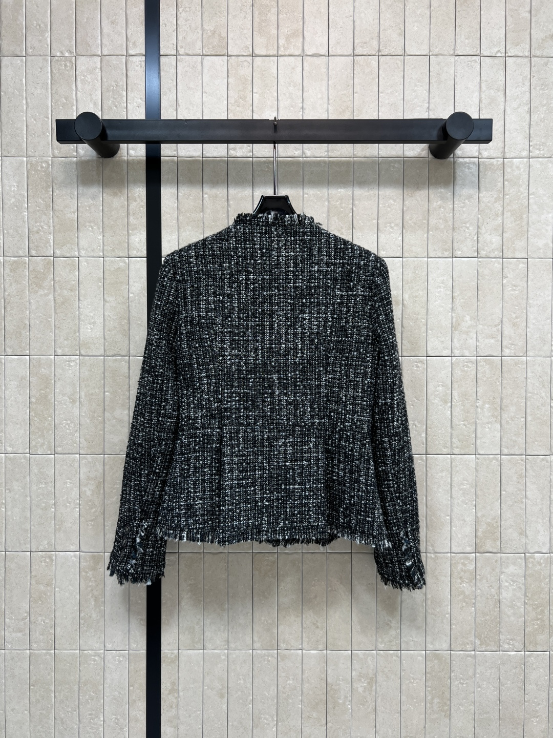 小香家 25秋冬新款 粗花呢小香风外套 经典粗花呢材质柔软又保暖 圆领+正面纽扣 裙式下摆 优雅复古气质