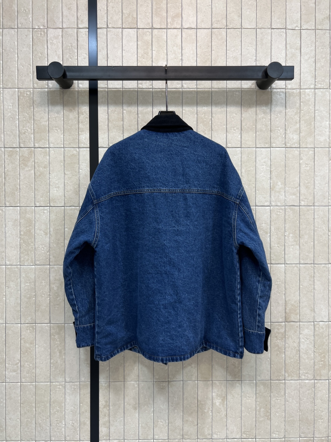 MIU家 25秋冬新款 灯芯绒翻领牛仔棉服 中长款设计 亮眼装饰灯芯绒衣领 袖口设计 进口机器衍缝工艺 