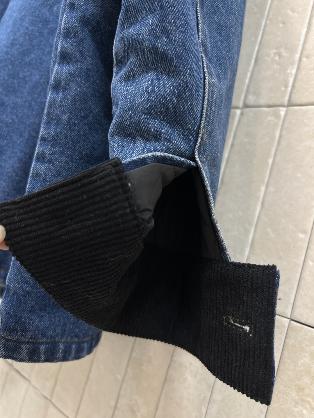 MIU家 25秋冬新款 灯芯绒翻领牛仔棉服 中长款设计 亮眼装饰灯芯绒衣领 袖口设计 进口机器衍缝工艺 