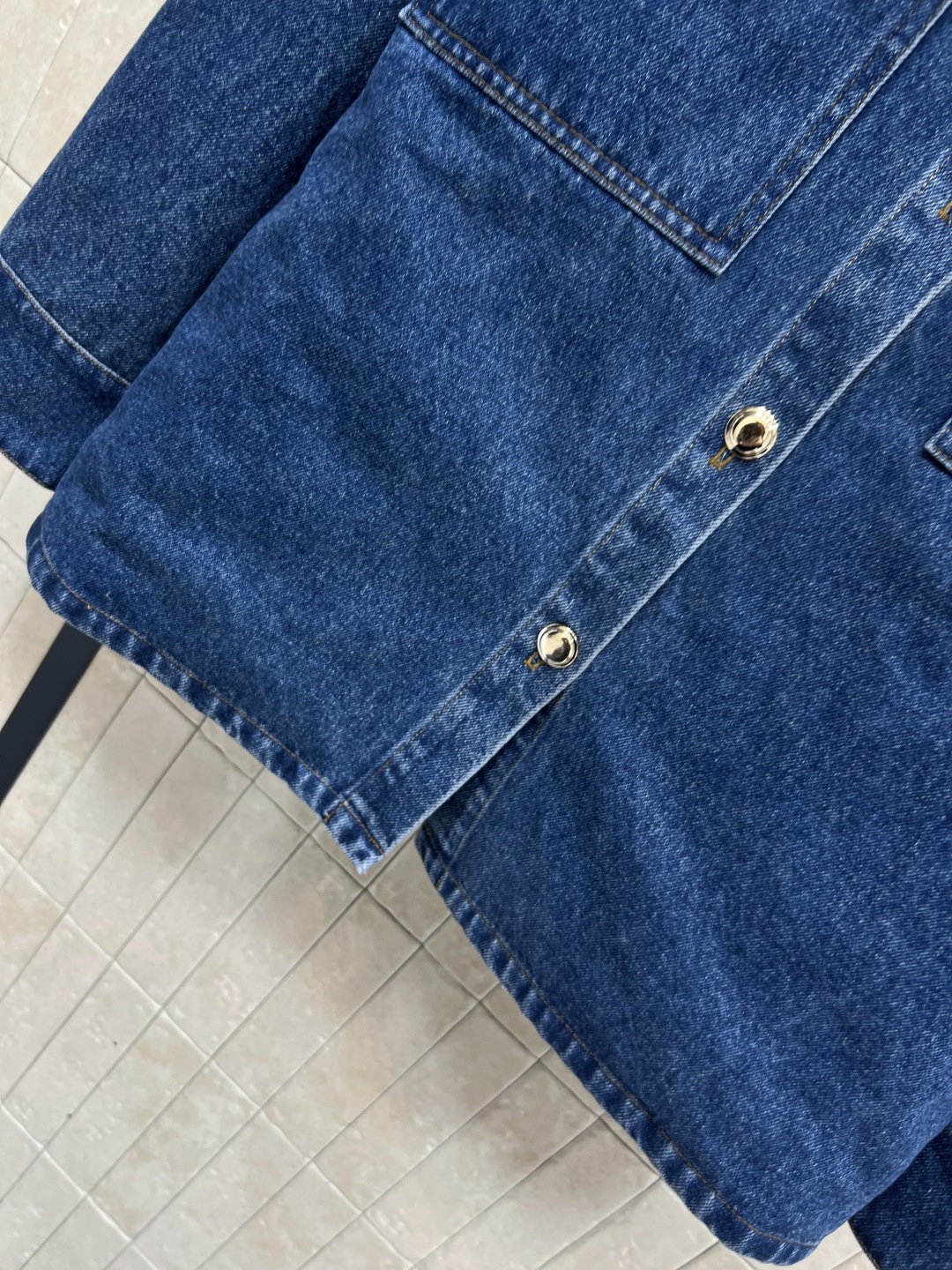 MIU家 25秋冬新款 灯芯绒翻领牛仔棉服 中长款设计 亮眼装饰灯芯绒衣领 袖口设计 进口机器衍缝工艺 