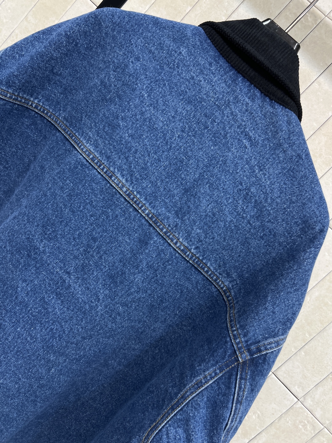 MIU家 25秋冬新款 灯芯绒翻领牛仔棉服 中长款设计 亮眼装饰灯芯绒衣领 袖口设计 进口机器衍缝工艺 