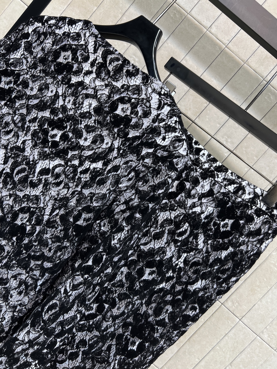 小香家 25秋冬新款 蕾丝时髦套装 圆领喇叭袖上衣+高腰阔腿裤 黑色蕾丝 优雅又高级产 上衣宽松喇叭袖 