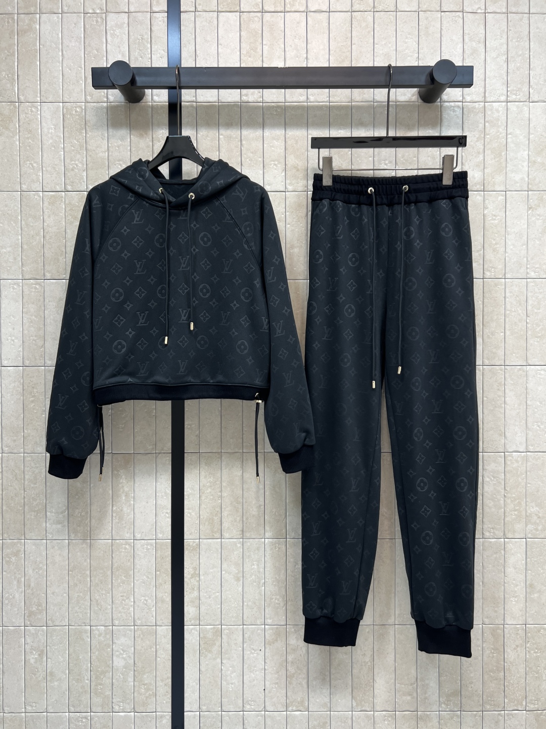 L家 25秋冬新款 老花休闲套装 连帽卫衣外套搭配束脚慢跑裤一套上身帅气拉风 美式运动风减龄又百搭 原版