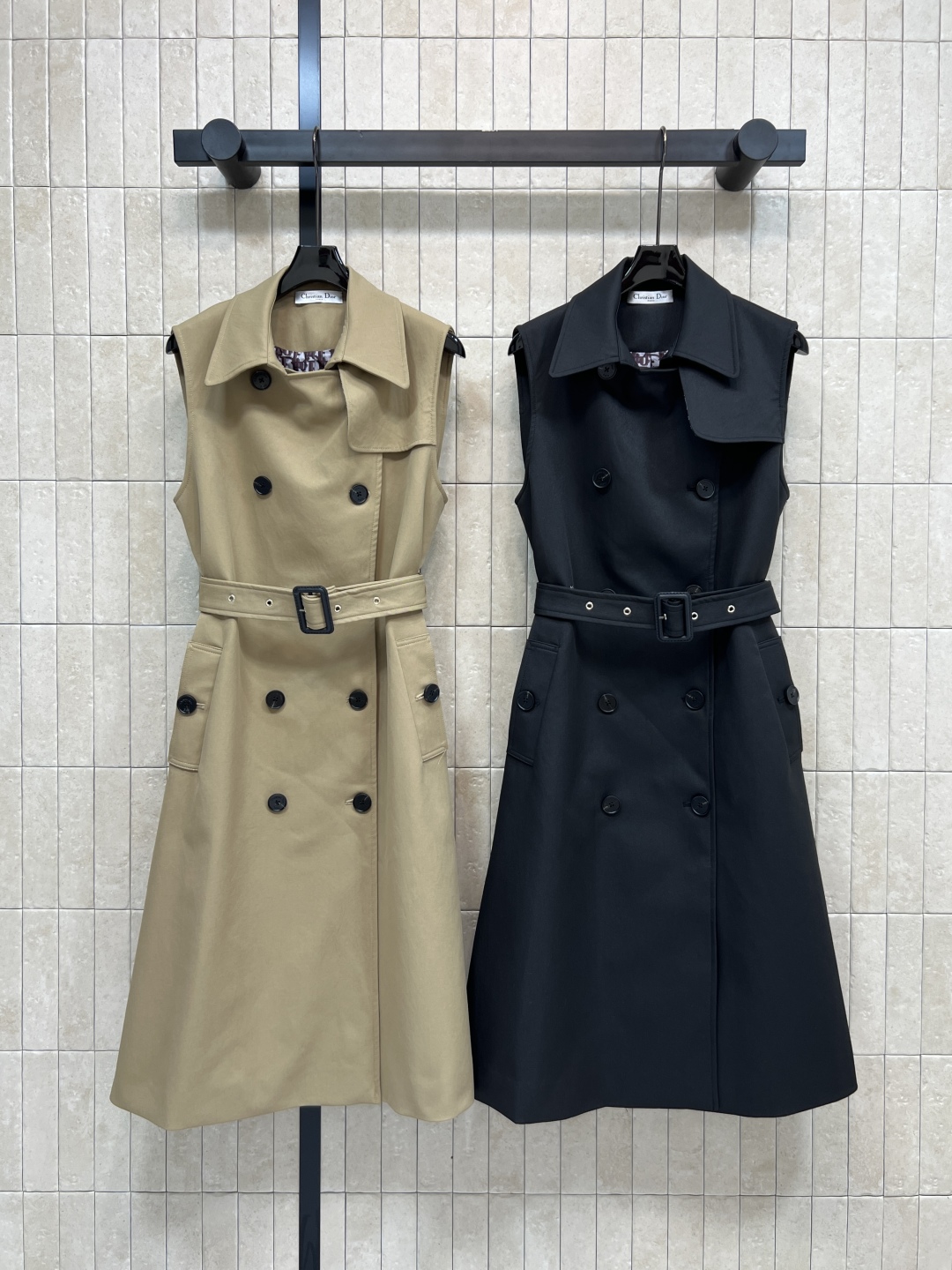 D家 25秋冬新款 无袖风衣马甲外套 无袖马甲设计 更具可能性 可打造多种风格 现代风优雅完美融合 双排