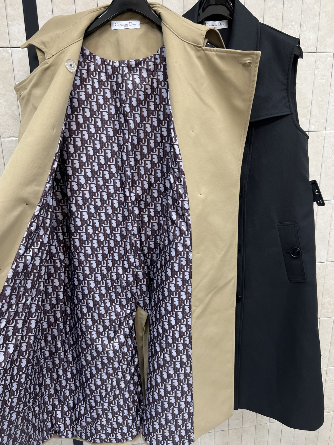 D家 25秋冬新款 无袖风衣马甲外套 无袖马甲设计 更具可能性 可打造多种风格 现代风优雅完美融合 双排