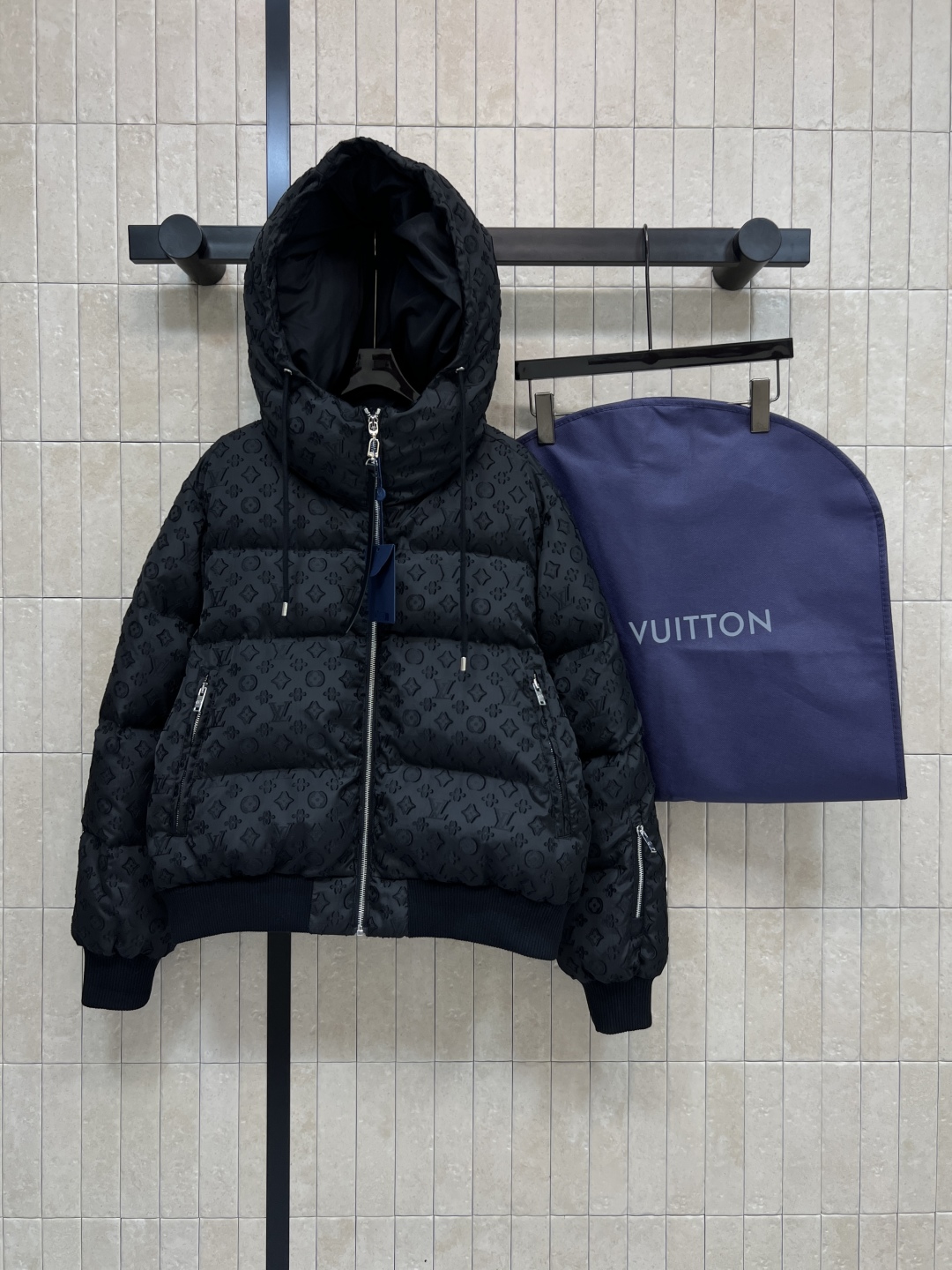 L家 25秋冬新款 连帽短款植绒老花羽绒服 短款面包羽绒服 精致小巧 小个子也 能轻松驾驭 上身巨显高级