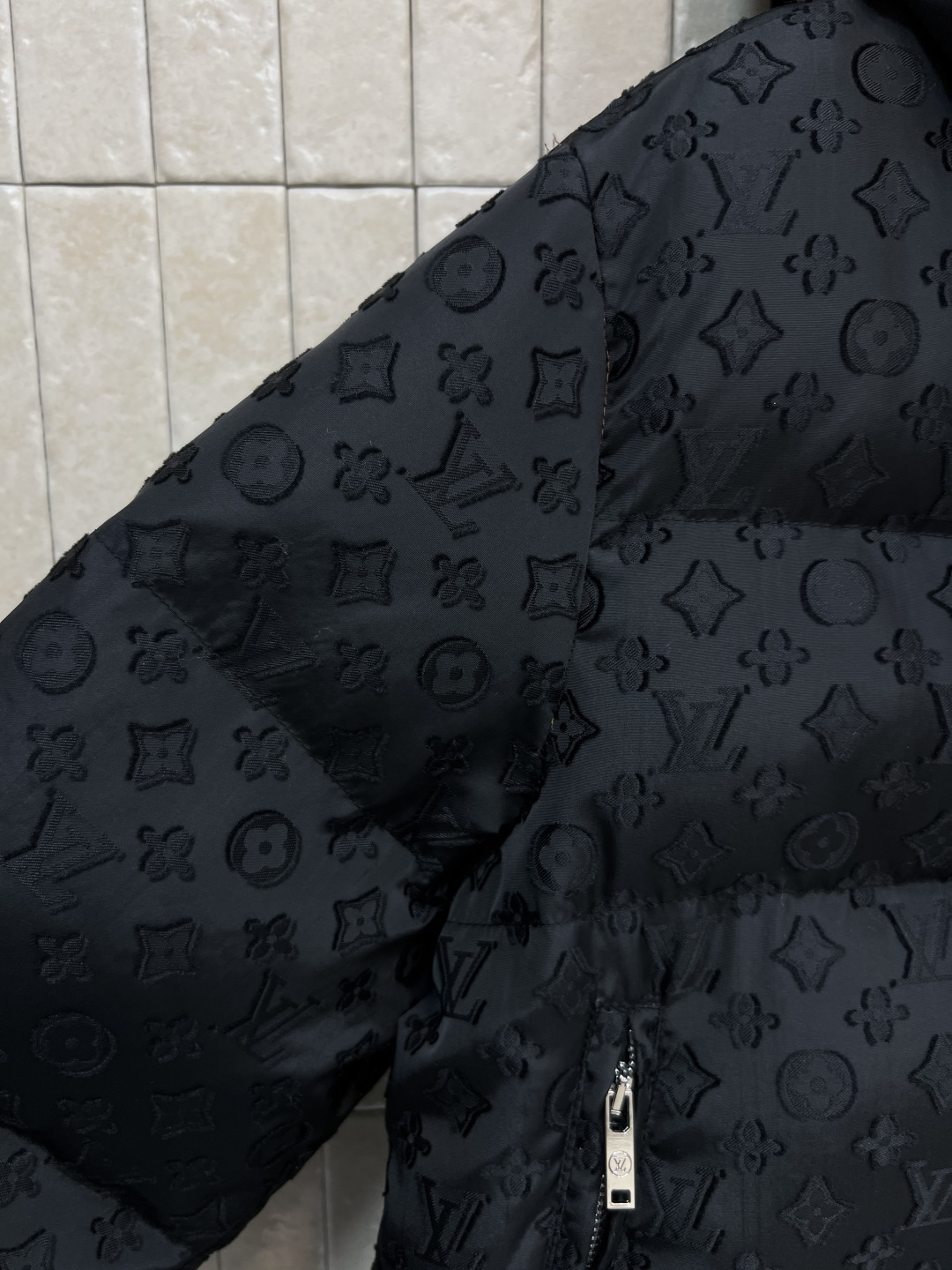 L家 25秋冬新款 连帽短款植绒老花羽绒服 短款面包羽绒服 精致小巧 小个子也 能轻松驾驭 上身巨显高级