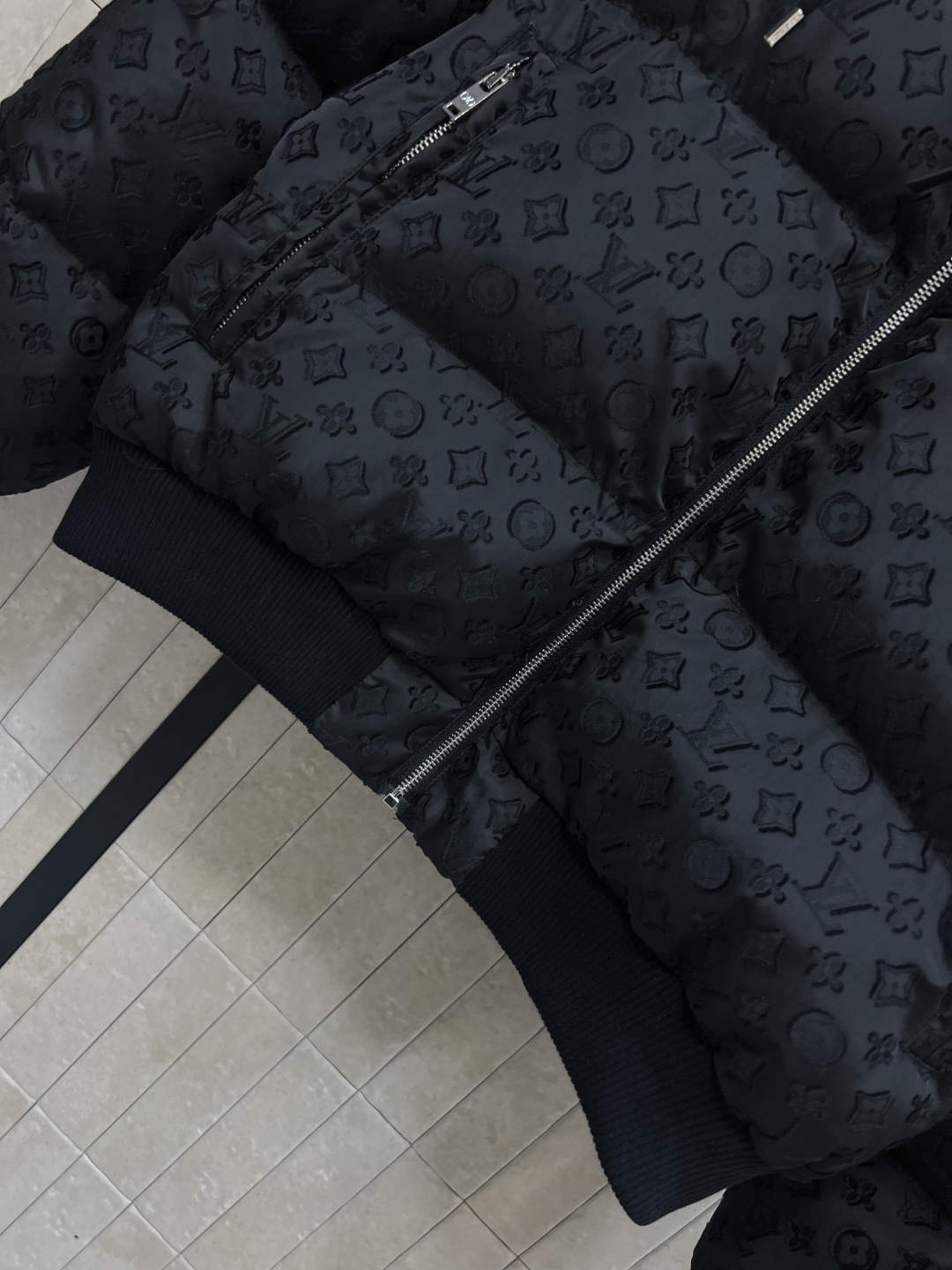 L家 25秋冬新款 连帽短款植绒老花羽绒服 短款面包羽绒服 精致小巧 小个子也 能轻松驾驭 上身巨显高级