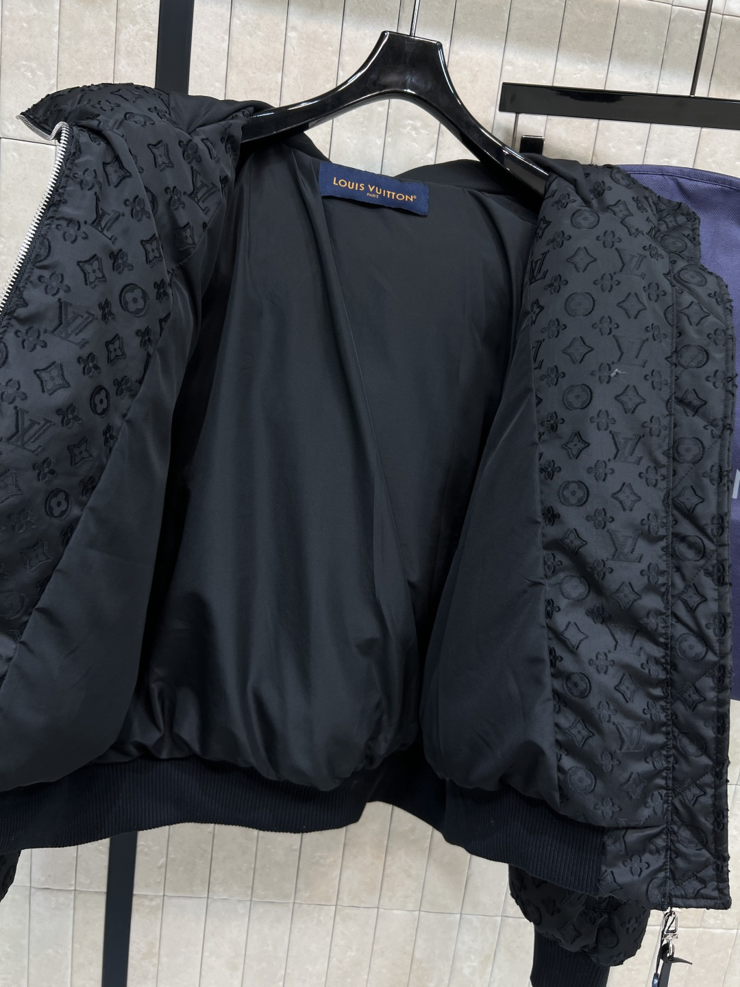 L家 25秋冬新款 连帽短款植绒老花羽绒服 短款面包羽绒服 精致小巧 小个子也 能轻松驾驭 上身巨显高级