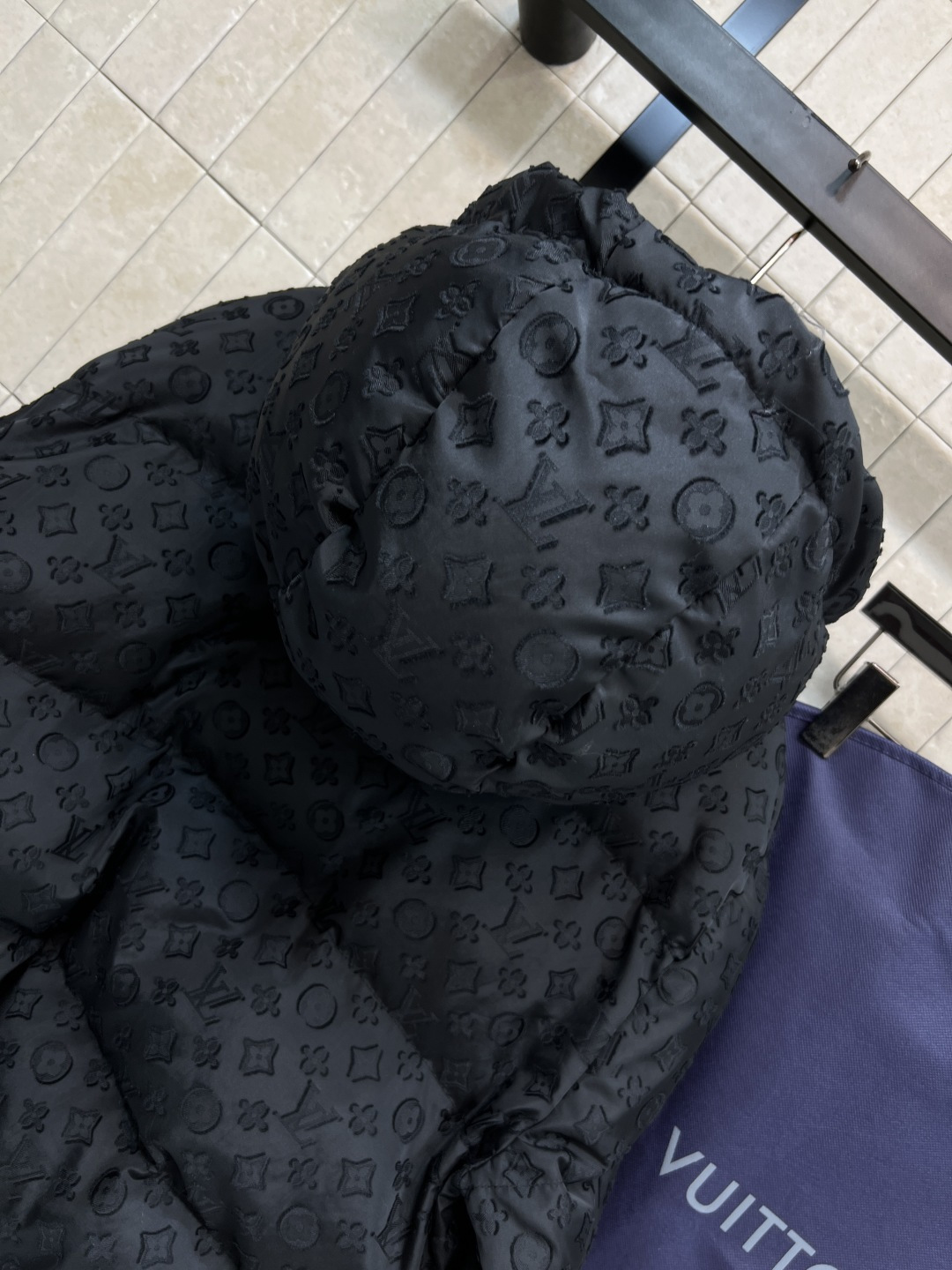 L家 25秋冬新款 连帽短款植绒老花羽绒服 短款面包羽绒服 精致小巧 小个子也 能轻松驾驭 上身巨显高级