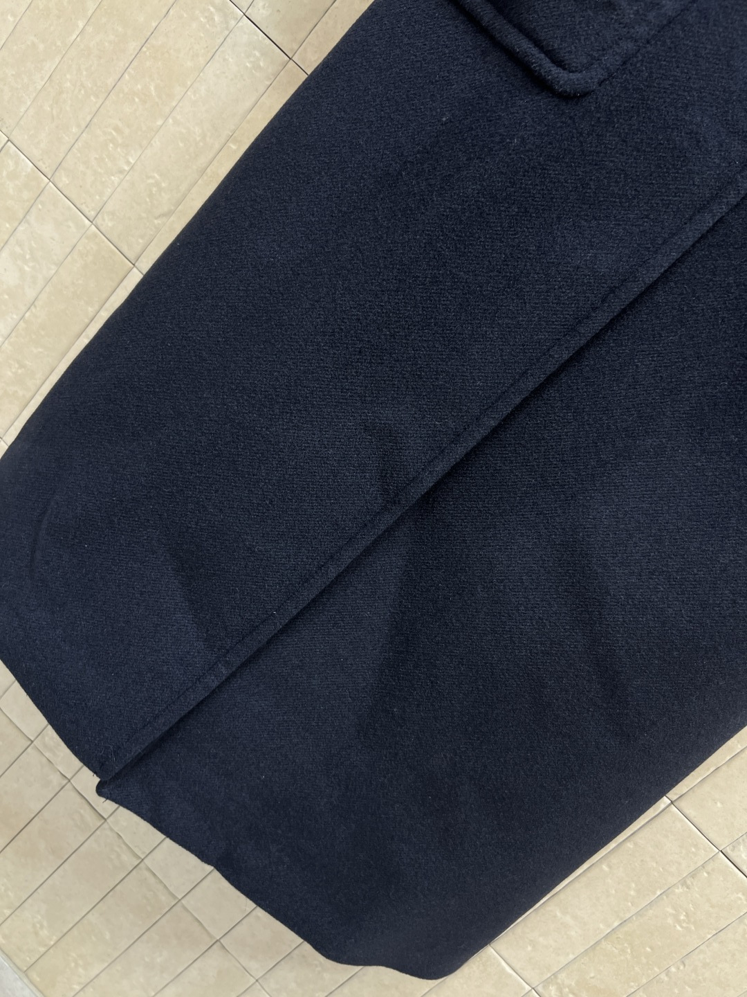 小香家 25秋冬新款 翻领单排扣羊毛大衣 面料质感超赞 亲肤舒适有重量 贴布口袋 点缀logo单排金色纽