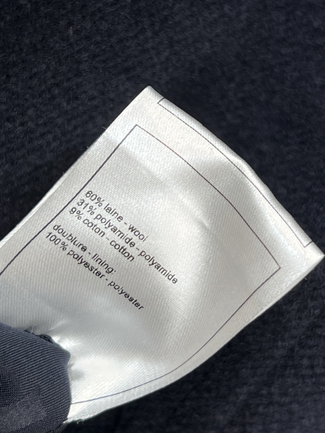 小香家 25秋冬新款 翻领单排扣羊毛大衣 面料质感超赞 亲肤舒适有重量 贴布口袋 点缀logo单排金色纽