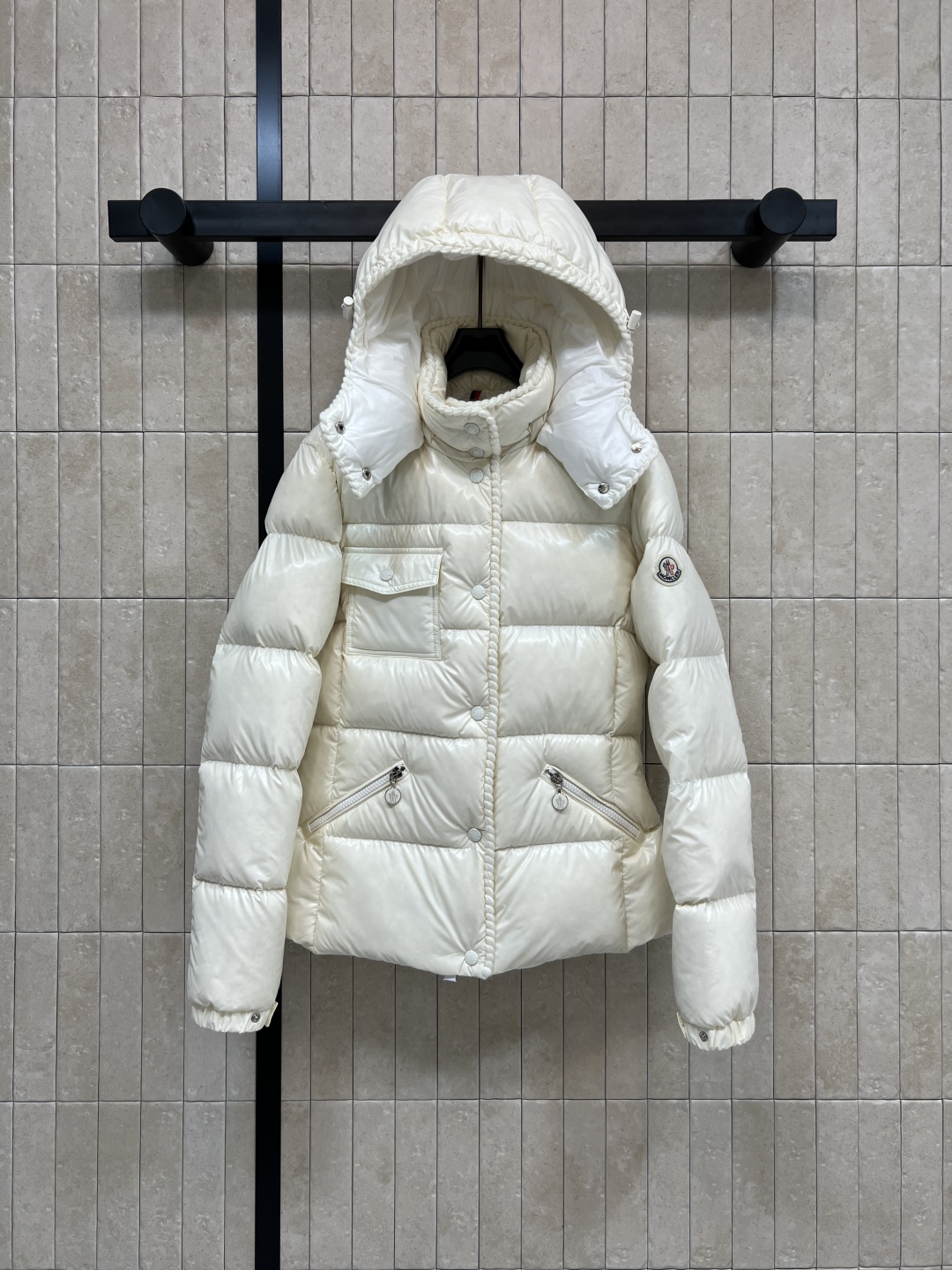 M家 25秋冬新款 编织饰边连帽羽绒服 可拆卸连帽立领面包版型 上身轻松拉长视觉比例 无敌显瘦显高 对于