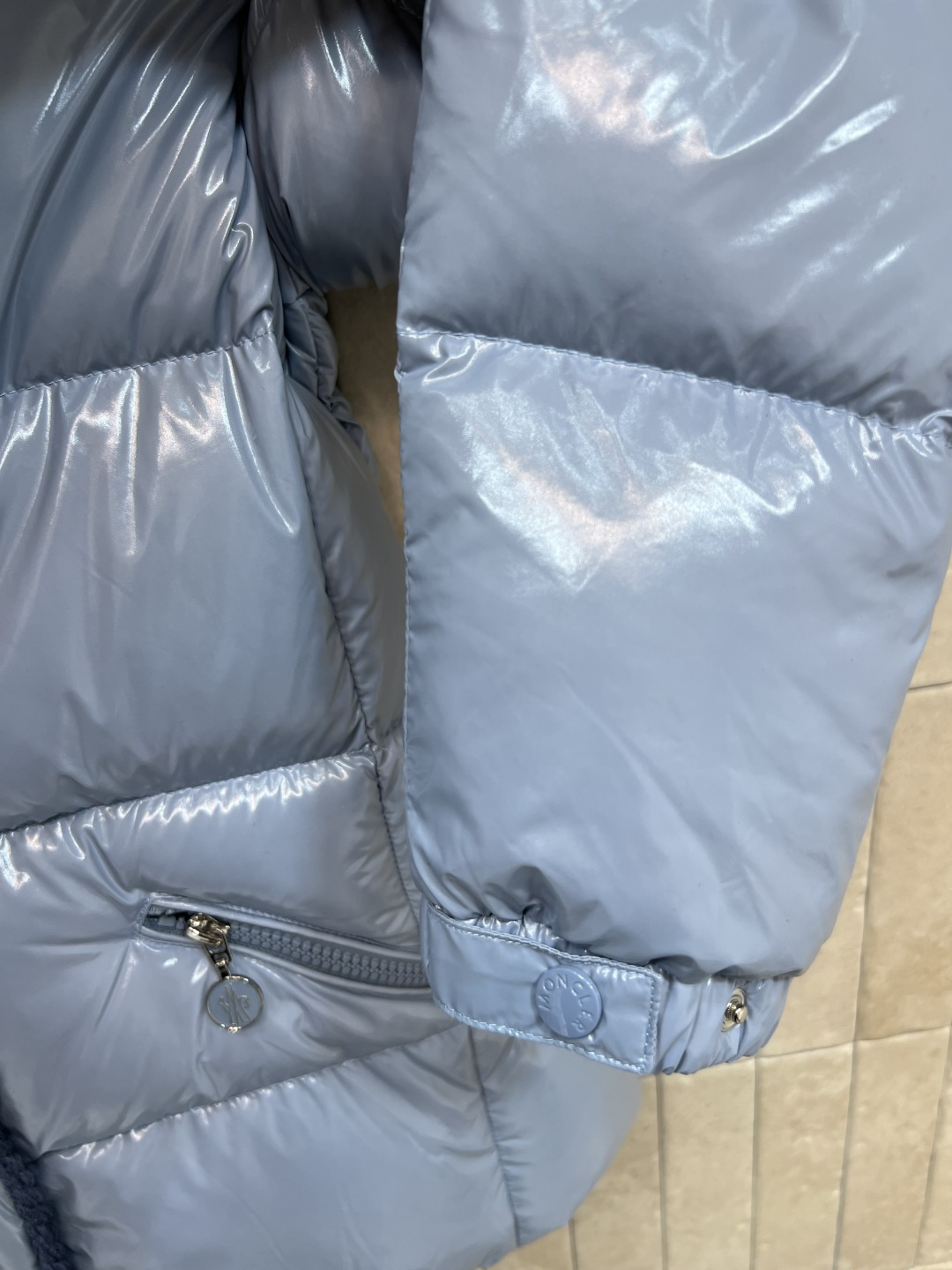 M家 25秋冬新款 编织饰边连帽羽绒服 可拆卸连帽立领面包版型 上身轻松拉长视觉比例 无敌显瘦显高 对于