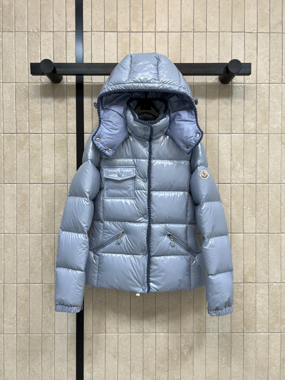 M家 25秋冬新款 编织饰边连帽羽绒服 可拆卸连帽立领面包版型 上身轻松拉长视觉比例 无敌显瘦显高 对于