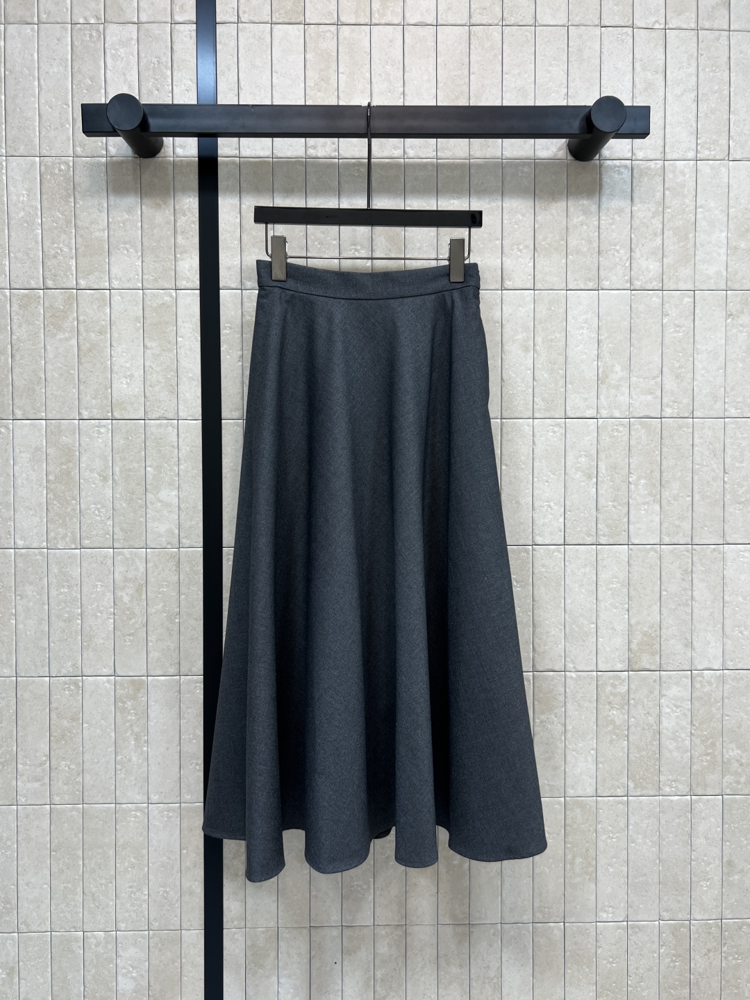 D家25秋冬新款 翻领收腰西装外套+高腰半身裙 一套搭配满分的气质感 不管是逛街聚会或者OL上班族 这一