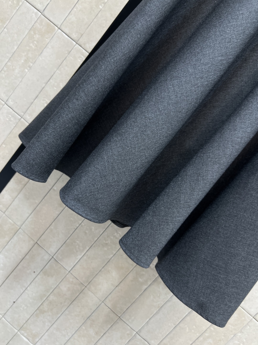 D家25秋冬新款 翻领收腰西装外套+高腰半身裙 一套搭配满分的气质感 不管是逛街聚会或者OL上班族 这一